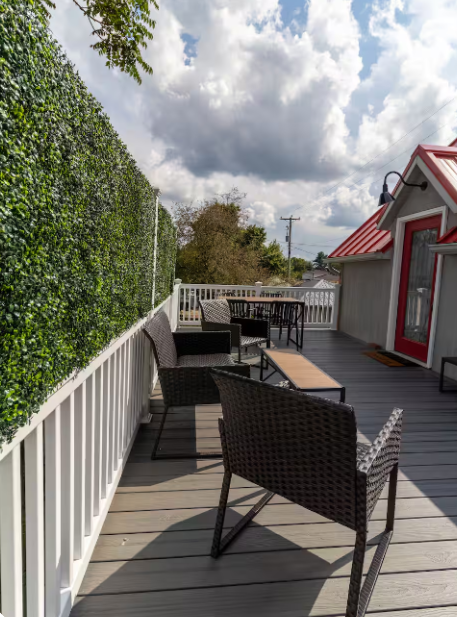Courthouse alley deck