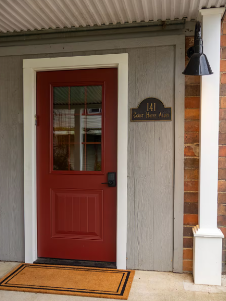 Courthouse alley entryway