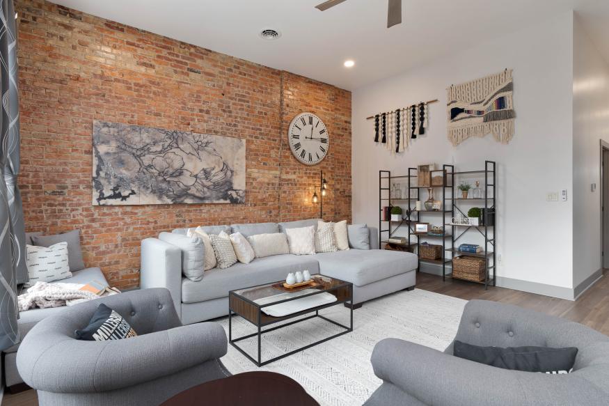 Suite on Jackson Living Area (2)