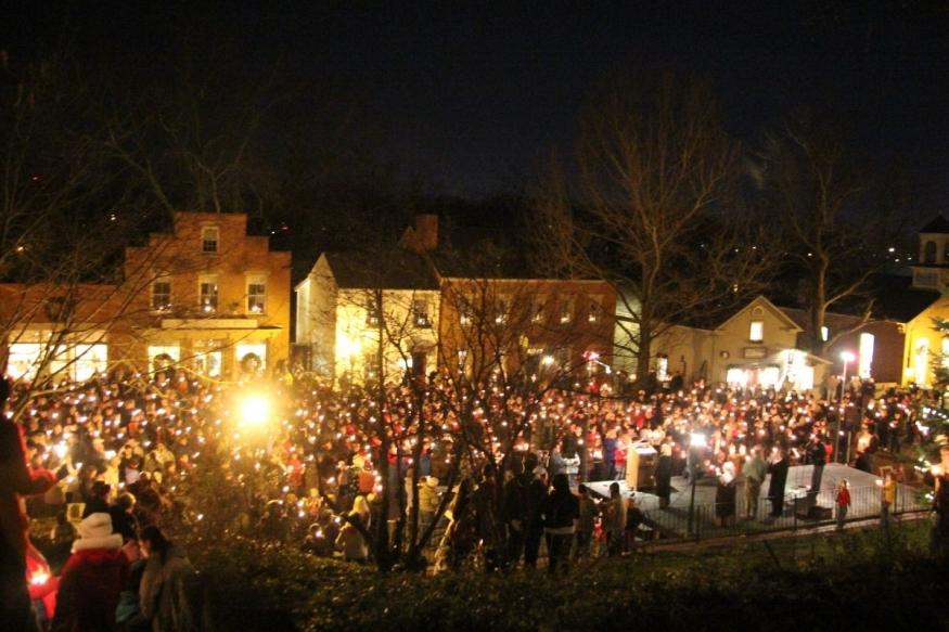 Roscoe Village Christmas 2022 Roscoe Village Christmas Crafters & Candlelighting - Cancelled | Visit  Amish Country