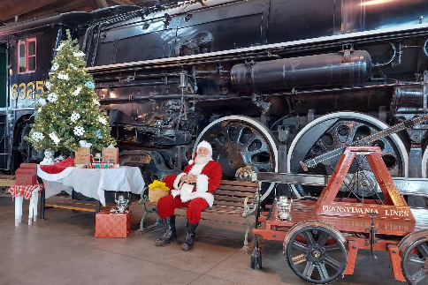 Santa Comes to the Roundhouse