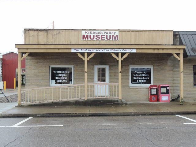 store front of building, reads Killbuck Valley Musuem