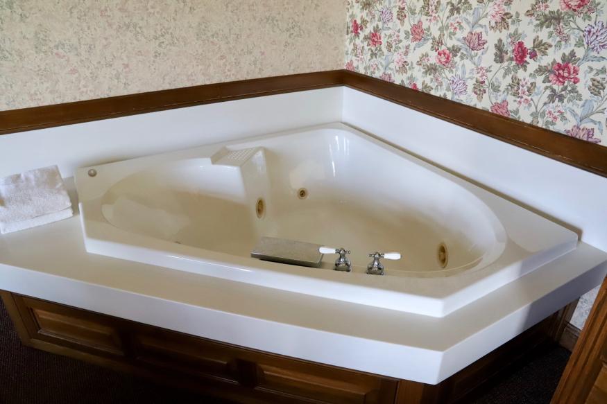 soaking tub