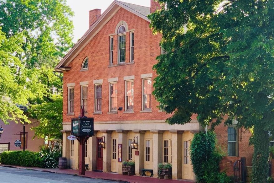 Roscoe Village Warehouse Steak & Stein