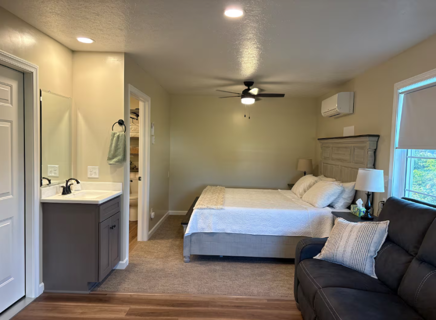 Bedroom of The Songbird Retreat