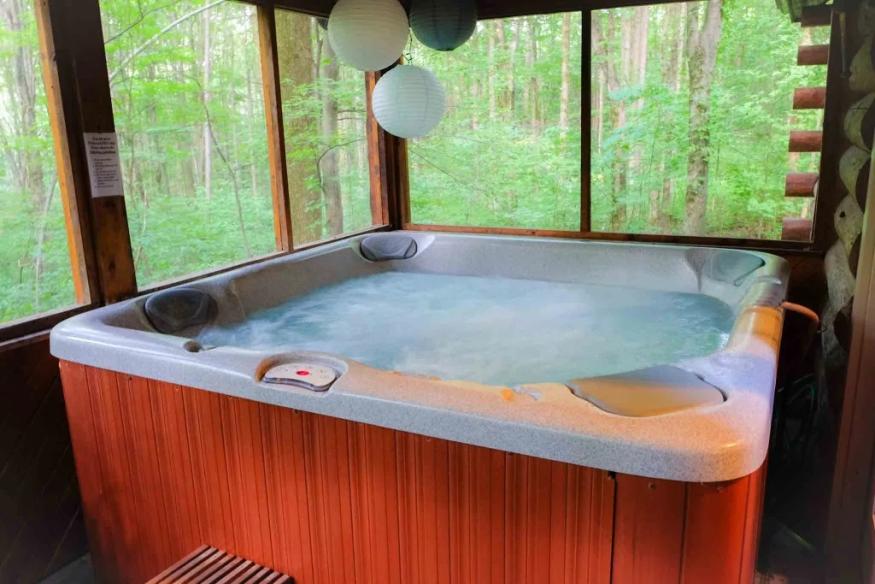 Wildwood Cabin Hot Tub