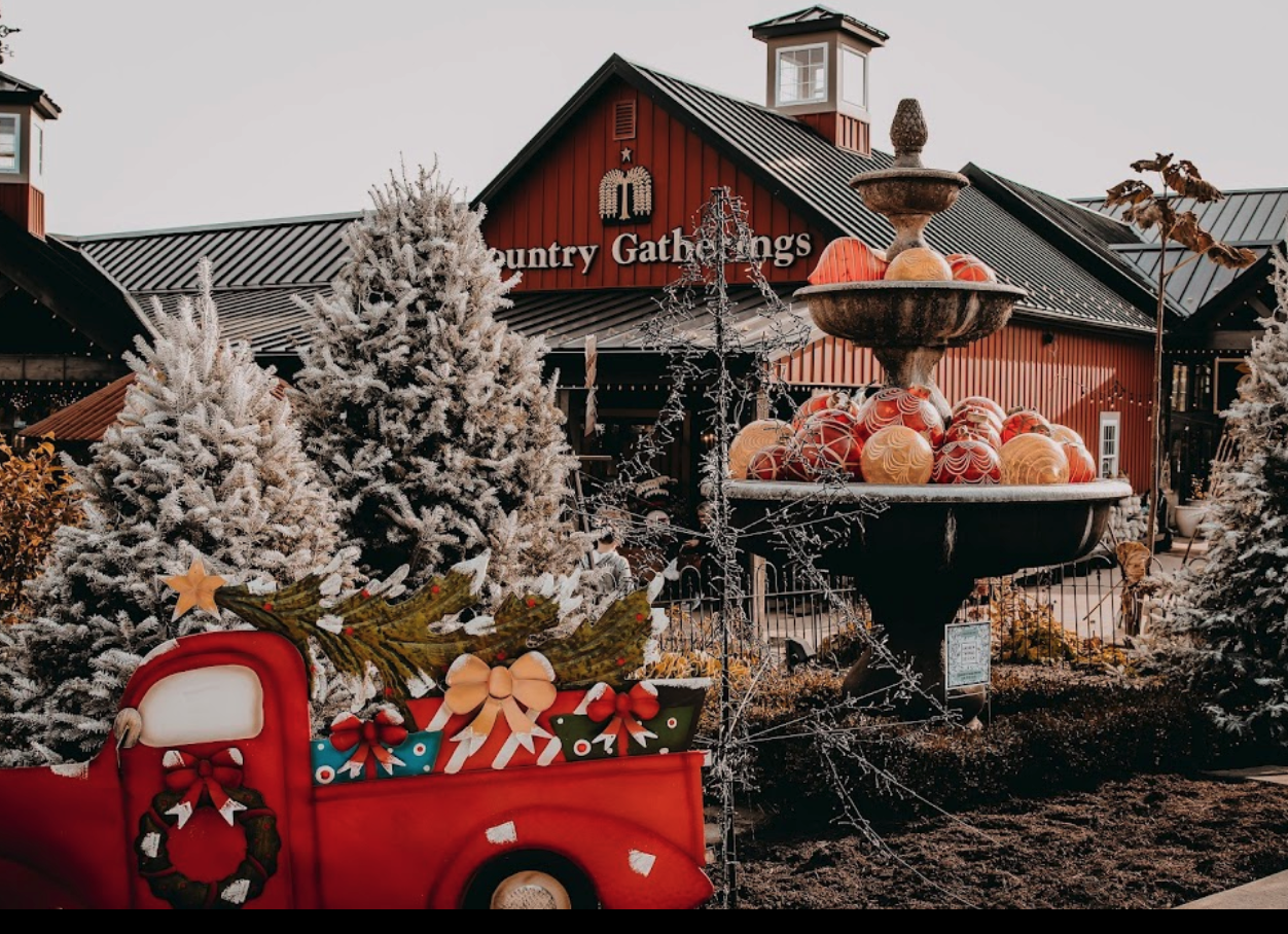 Exterior of Country Gatherings decorated for the holidays.