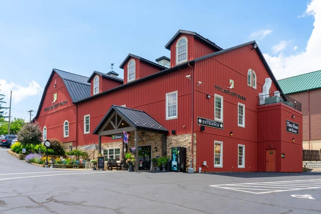 Exterior of Village Gift Barn in Berlin, OH